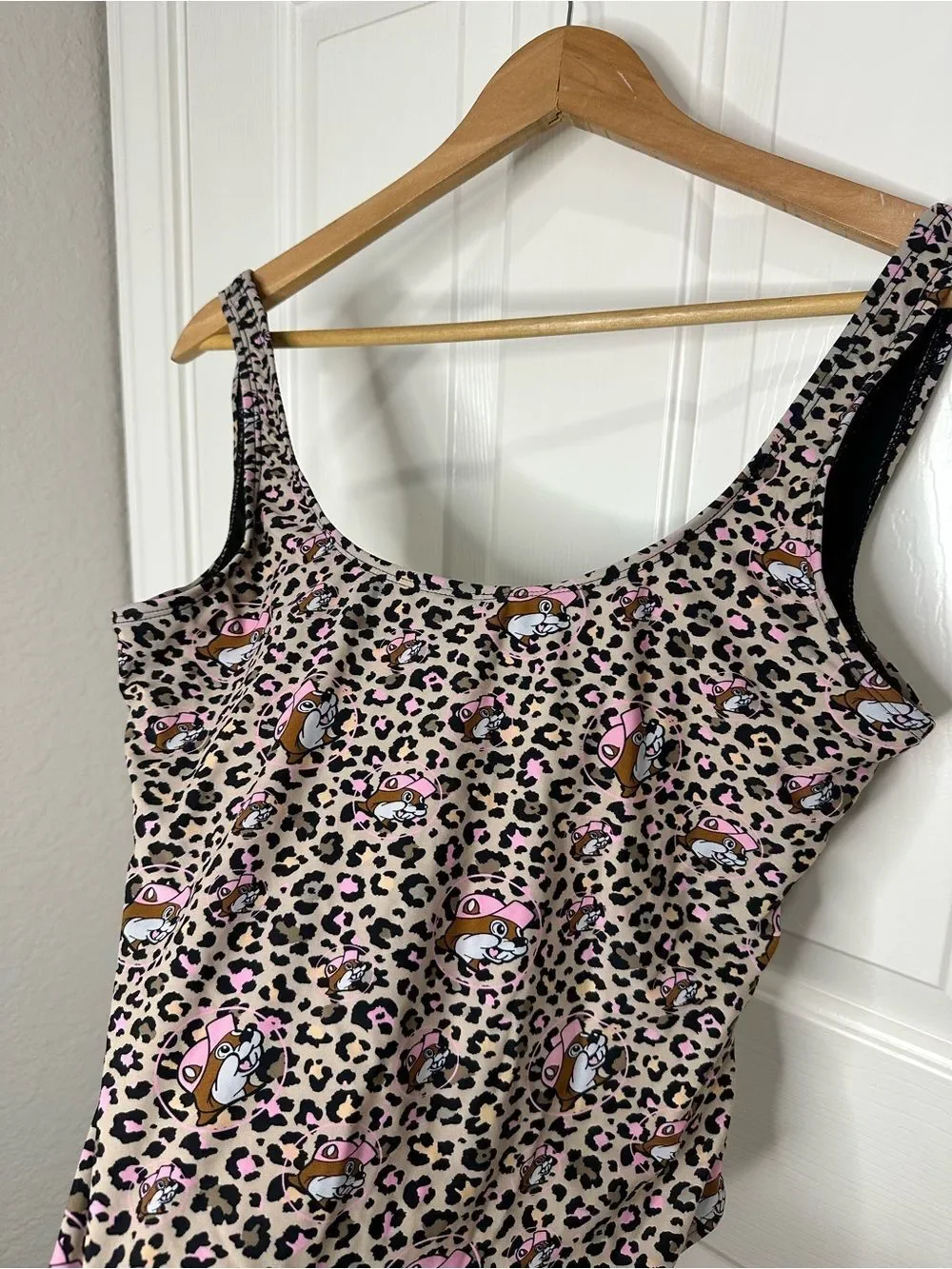 Buccees Tan Pink Cheetah Print Beaver Logo All Over One Piece Swimsuit XS Texas